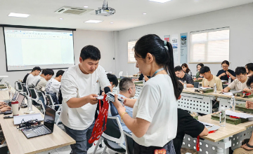 盛夏启航，，，共赴未来丨勤发发网络智能2025年校招新员工培训正式开启