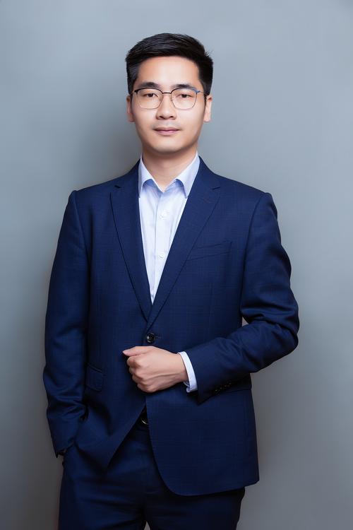 曹金华 视觉与舞美负责人